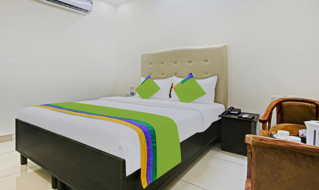 Treebo Royal Empire Adarsh Nagar, Chandigarh Hotel Екстериор снимка